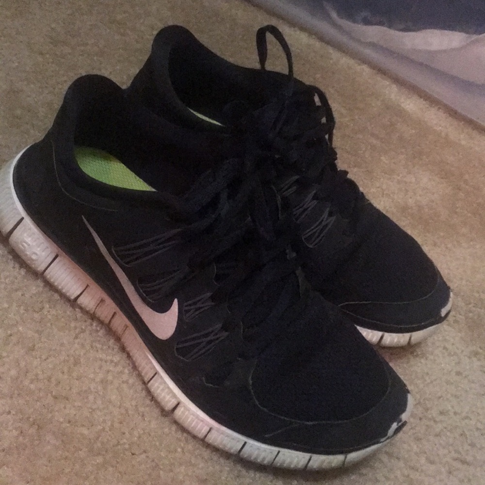 Black Nike Free Runs